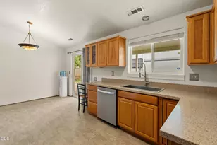 1134 Coachman Dr, Central Point, OR 97502 - Photo 12