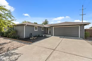 3052 Crystal Mountain Ave, Medford, OR 97504 - Photo 2
