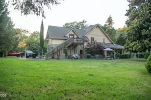 347 Peckerwood Ln, Grants Pass, OR 97527 - Photo 34