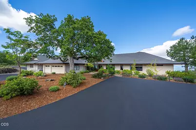 7012 Pine Ridge Drive, Medford, OR 97504 - Photo 8