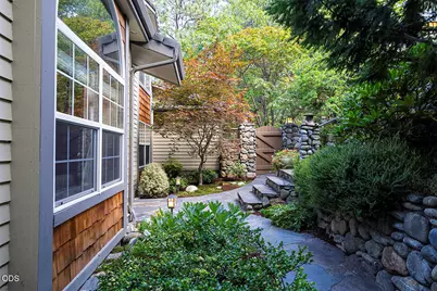 1071 Wildwood Way, Ashland, OR 97520 - Photo 32