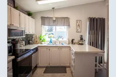 1058 Hemlock Lane, Grants Pass, OR 97527 - Photo 2