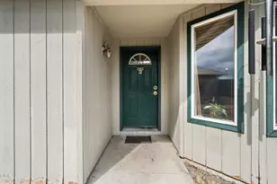 447 Mace Rd, Medford, OR 97501 - Photo 4
