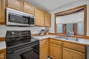 1050 NE Butler Market Rd, Bend, OR 97701 - Photo 12