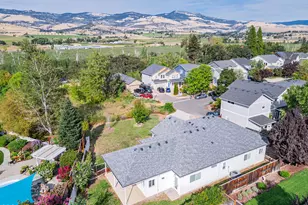 1630 Summer Pl, Talent, OR 97540 - Photo 8