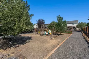 3238 SW Lava Ave, Redmond, OR 97756 - Photo 32