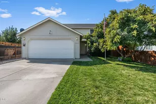 3238 SW Lava Ave, Redmond, OR 97756 - Photo 2