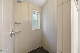 2261 NW 7th St, Bend, OR 97703 - Photo 58