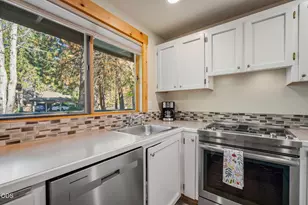57367 Lake Aspen Ln, Sunriver, OR 97707 - Photo 8