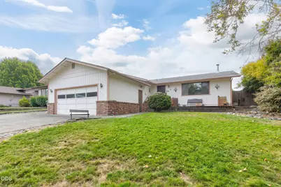 217 Southridge Way, Grants Pass, OR 97527 - Photo 2