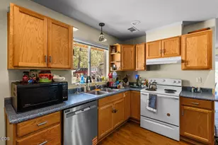 897 Savage Creek Rd, Grants Pass, OR 97527 - Photo 8