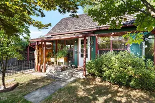 438 NE 11th St, Grants Pass, OR 97526 - Photo 4