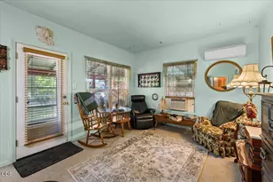 438 NE 11th St, Grants Pass, OR 97526 - Photo 6