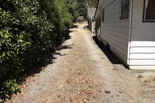 781 N 2nd Ave, Gold Hill, OR 97525 - Photo 2