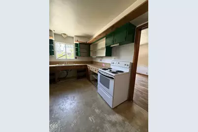 781 N 2nd Avenue, Gold Hill, OR 97525 - Photo 6