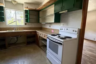 781 N 2nd Ave, Gold Hill, OR 97525 - Photo 6