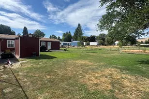 1939 Logan St, Klamath Falls, OR 97603 - Photo 8