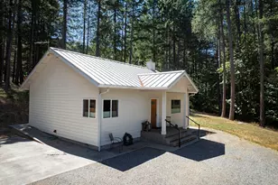 396 Daily Ln, Grants Pass, OR 97527 - Photo 2