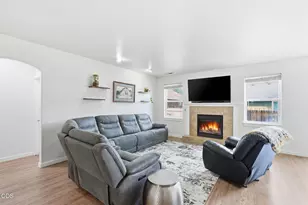 1610 W Carson Ave, Sisters, OR 97759 - Photo 4