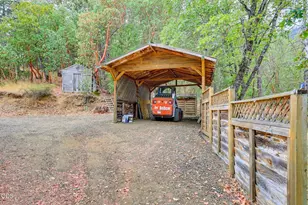2590 Siskiyou Hwy, Ashland, OR 97520 - Photo 16