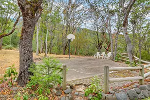 2590 Siskiyou Hwy, Ashland, OR 97520 - Photo 12