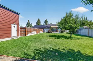 176 E Gregory Rd, Central Point, OR 97502 - Photo 38
