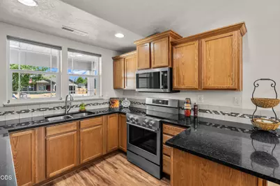 3172 SW Deschutes Avenue, Redmond, OR 97756 - Photo 6
