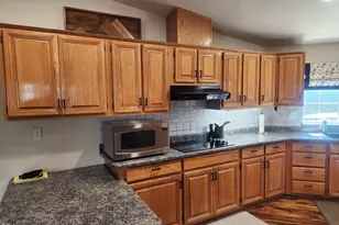 555 Freeman Rd, Central Point, OR 97502 - Photo 16