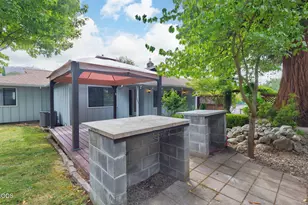851 NE 10th St, Grants Pass, OR 97526 - Photo 38