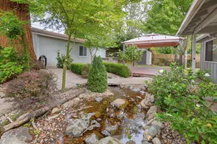 851 NE 10th St, Grants Pass, OR 97526 - Photo 36