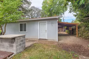 851 NE 10th St, Grants Pass, OR 97526 - Photo 42