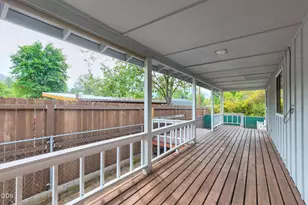 851 NE 10th St, Grants Pass, OR 97526 - Photo 32