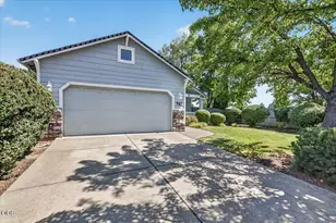 951 Village Cir, Medford, OR 97504 - Photo 28