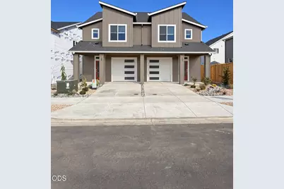 705 NW Walnut Avenue, Redmond, OR 97756 - Photo 2