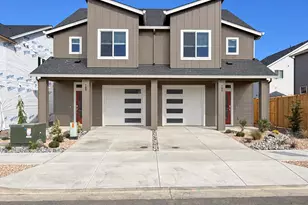 705 NW Walnut Ave, Redmond, OR 97756 - Photo 2