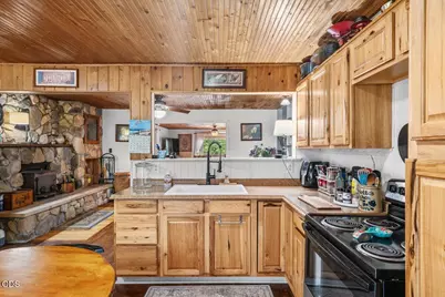 22606 Milk Ranch Road, Scotts Mills, OR 97375 - Photo 6