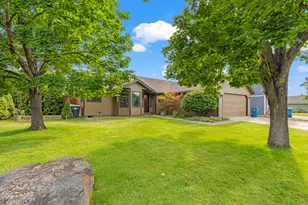 2942 SW Quartz Ave, Redmond, OR 97756 - Photo 2