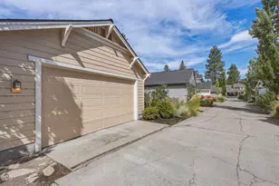 61574 Devils Lake Dr, Bend, OR 97702 - Photo 28