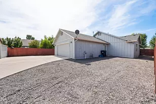 2330 NW 10th St, Redmond, OR 97756 - Photo 24
