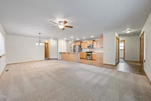 2330 NW 10th St, Redmond, OR 97756 - Photo 6