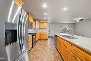 2330 NW 10th St, Redmond, OR 97756 - Photo 14