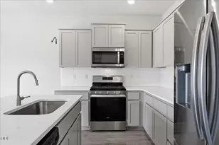 20621 SE Gemstone Ave, Bend, OR 97702 - Photo 4