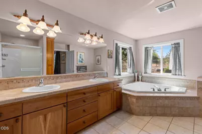 1583 Panoramic Loop, Grants Pass, OR 97527 - Photo 20