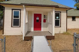 316 SE 8th St, Grants Pass, OR 97526 - Photo 12