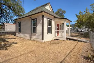 316 SE 8th St, Grants Pass, OR 97526 - Photo 1