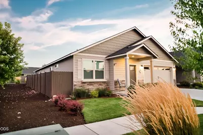 2322 NW Kingwood Avenue, Redmond, OR 97756 - Photo 1