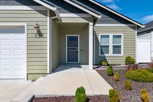 656 Nobility Dr, Medford, OR 97501 - Photo 2