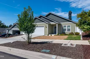 656 Nobility Dr, Medford, OR 97501 - Photo 2