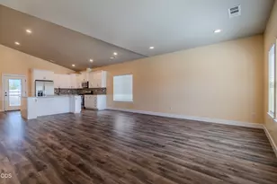 656 Nobility Dr, Medford, OR 97501 - Photo 4