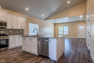 656 Nobility Dr, Medford, OR 97501 - Photo 10